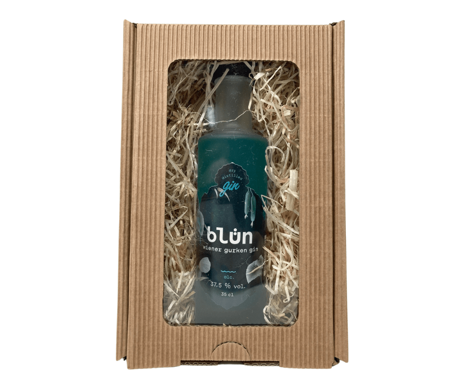 Gift box with 350ml bluń Wiener Gurken Gin bottle nestled in shredded paper packing.